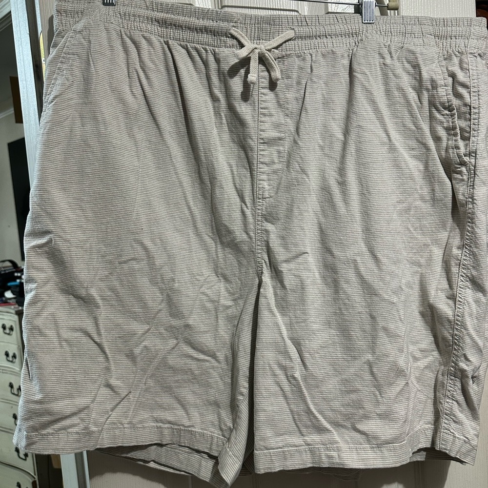 Men’s Old Navy XXXL shorts.